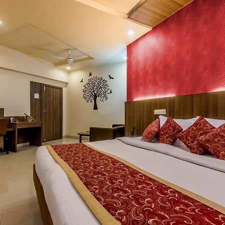 Hotel Panchratna 판벨 외부 사진