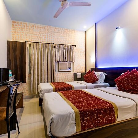 Hotel Panchratna 판벨 외부 사진