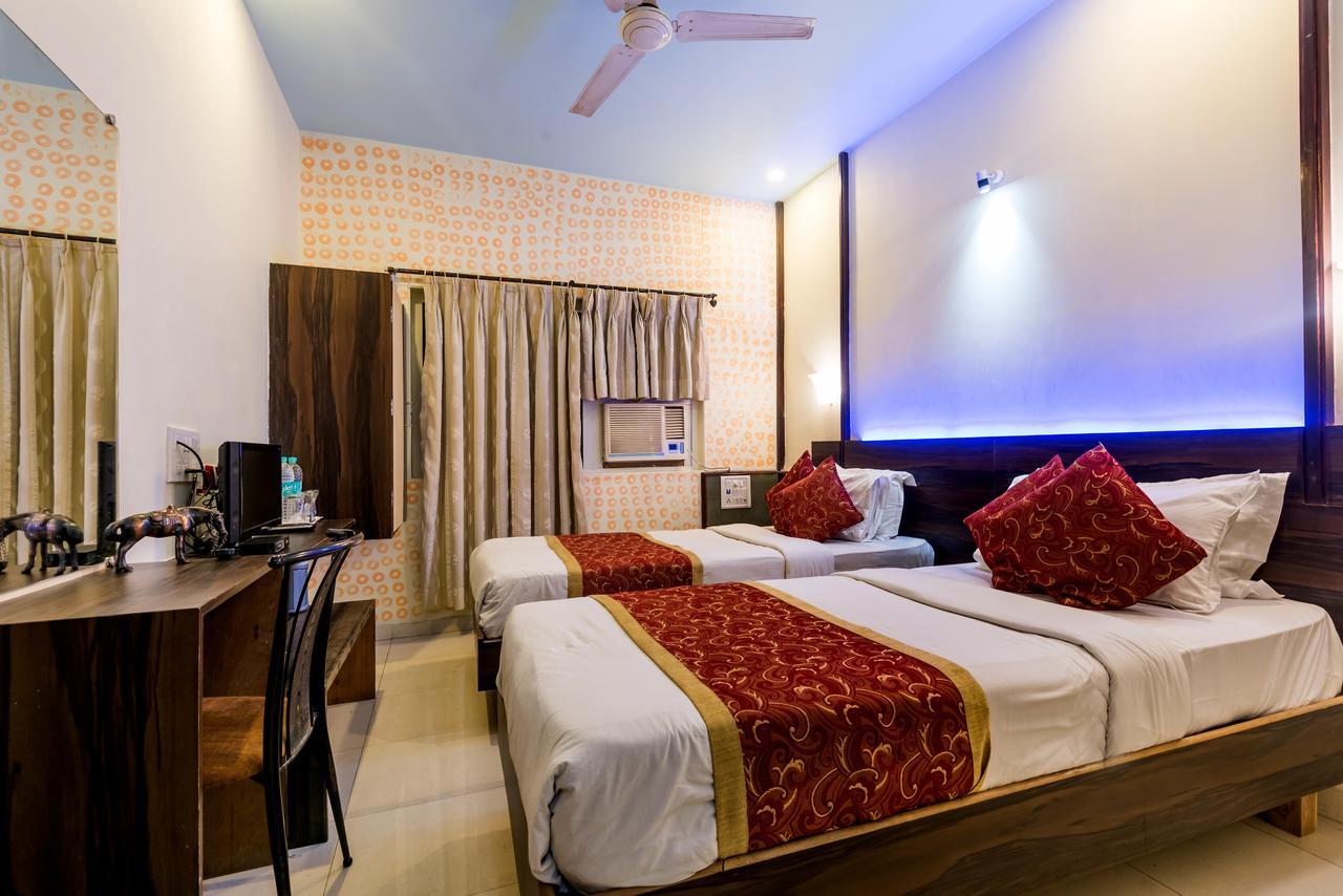 Hotel Panchratna 판벨 외부 사진