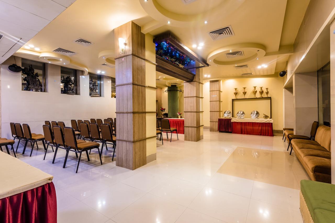 Hotel Panchratna 판벨 외부 사진