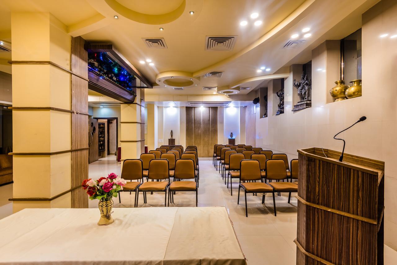 Hotel Panchratna 판벨 외부 사진