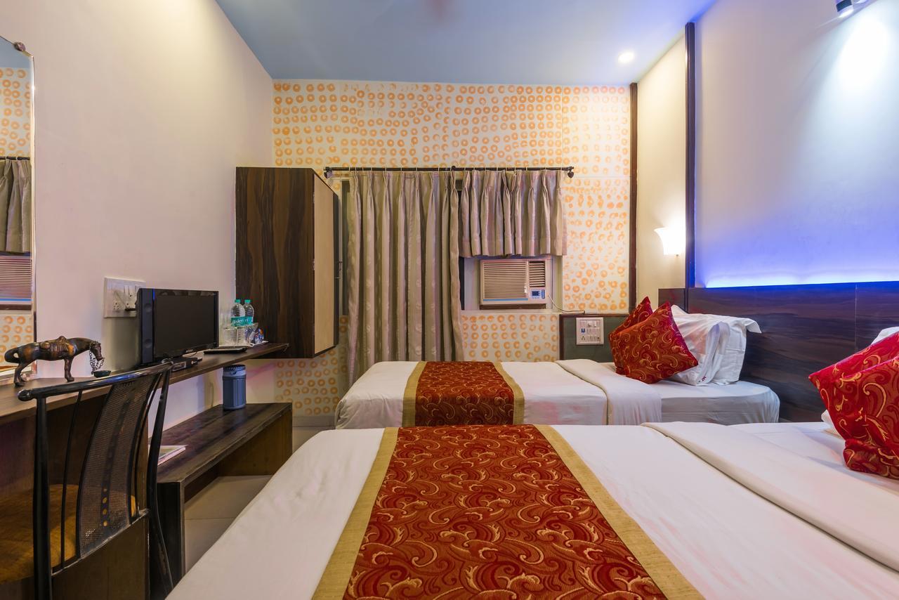 Hotel Panchratna 판벨 외부 사진