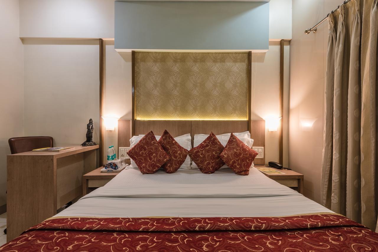 Hotel Panchratna 판벨 외부 사진