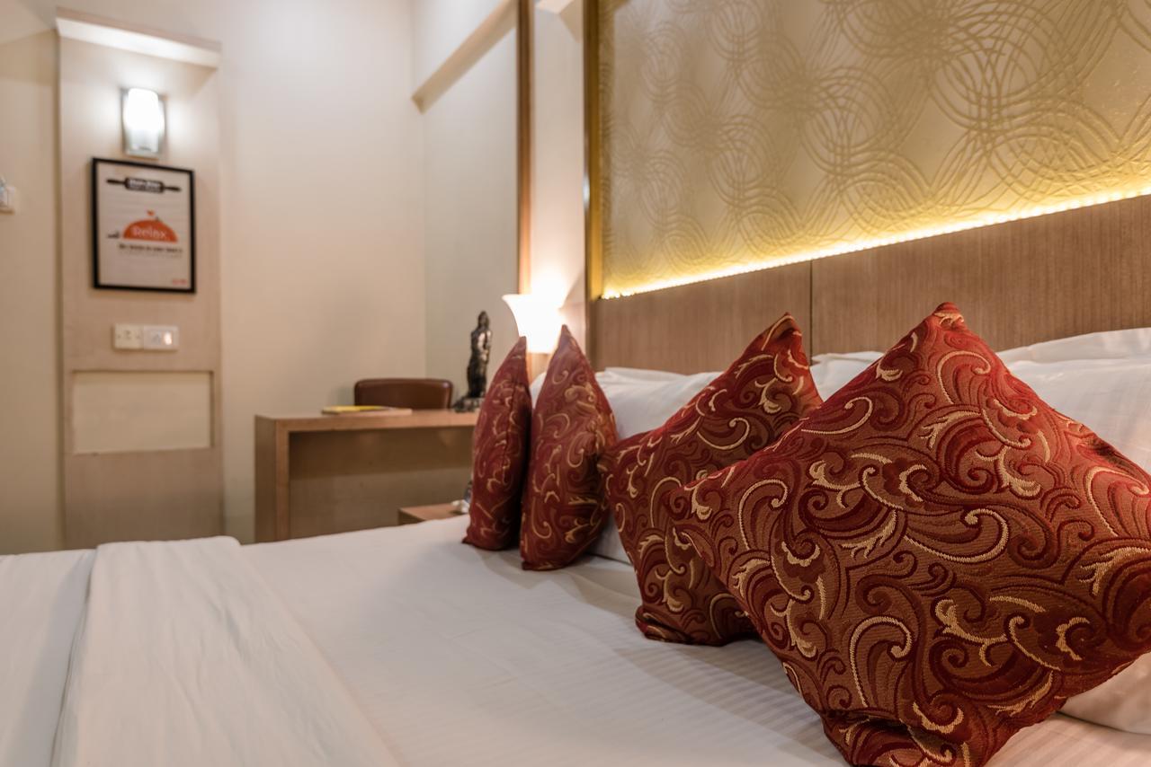 Hotel Panchratna 판벨 외부 사진