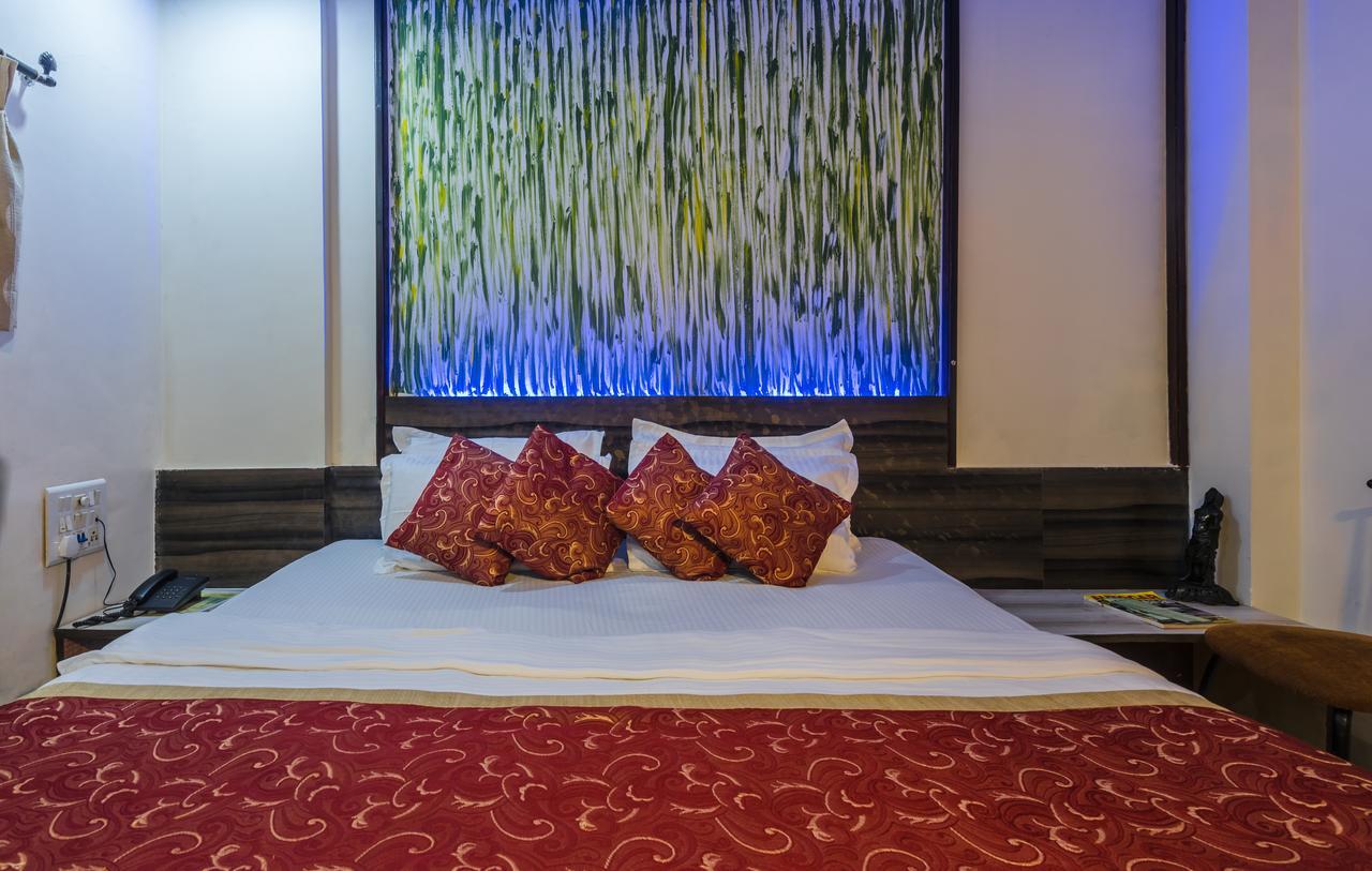 Hotel Panchratna 판벨 외부 사진