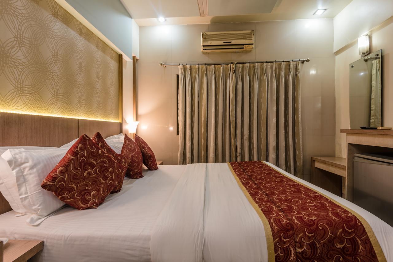 Hotel Panchratna 판벨 외부 사진