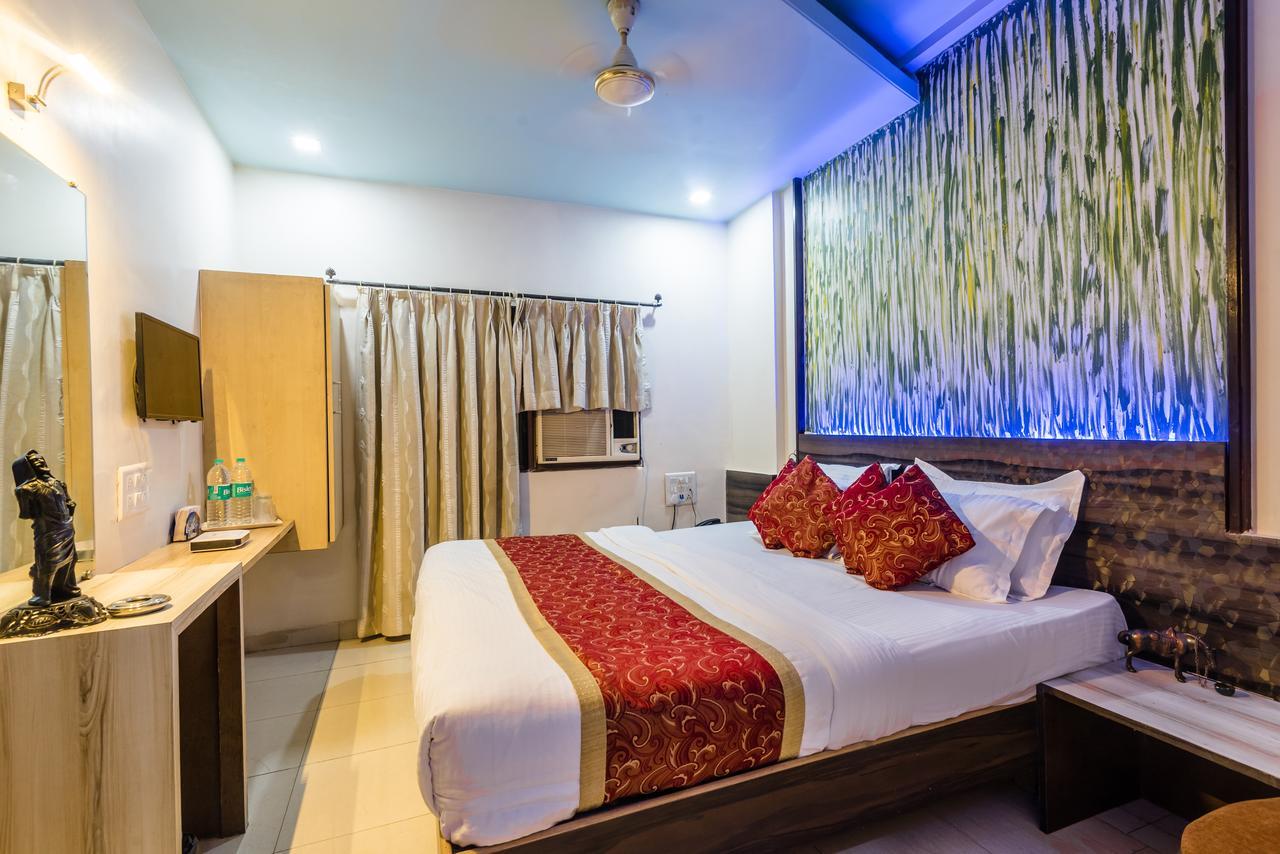 Hotel Panchratna 판벨 외부 사진