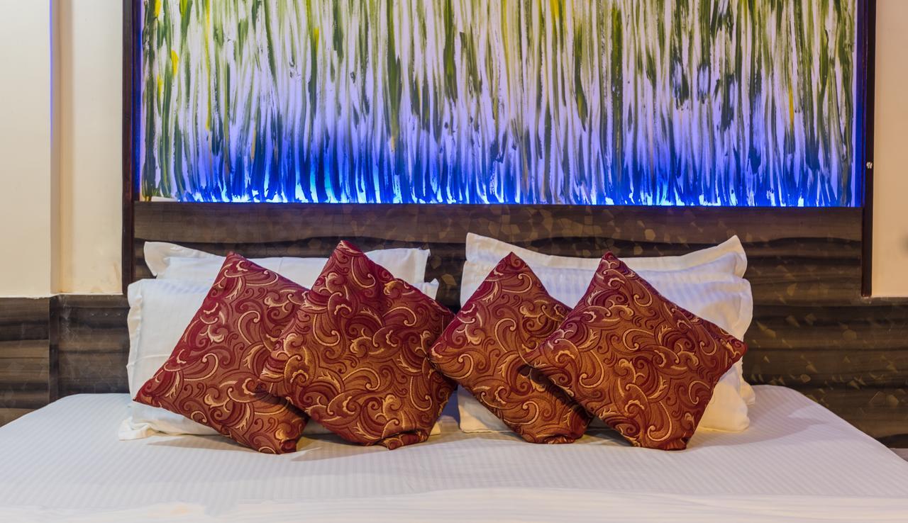 Hotel Panchratna 판벨 외부 사진