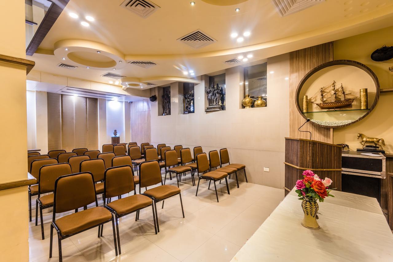 Hotel Panchratna 판벨 외부 사진