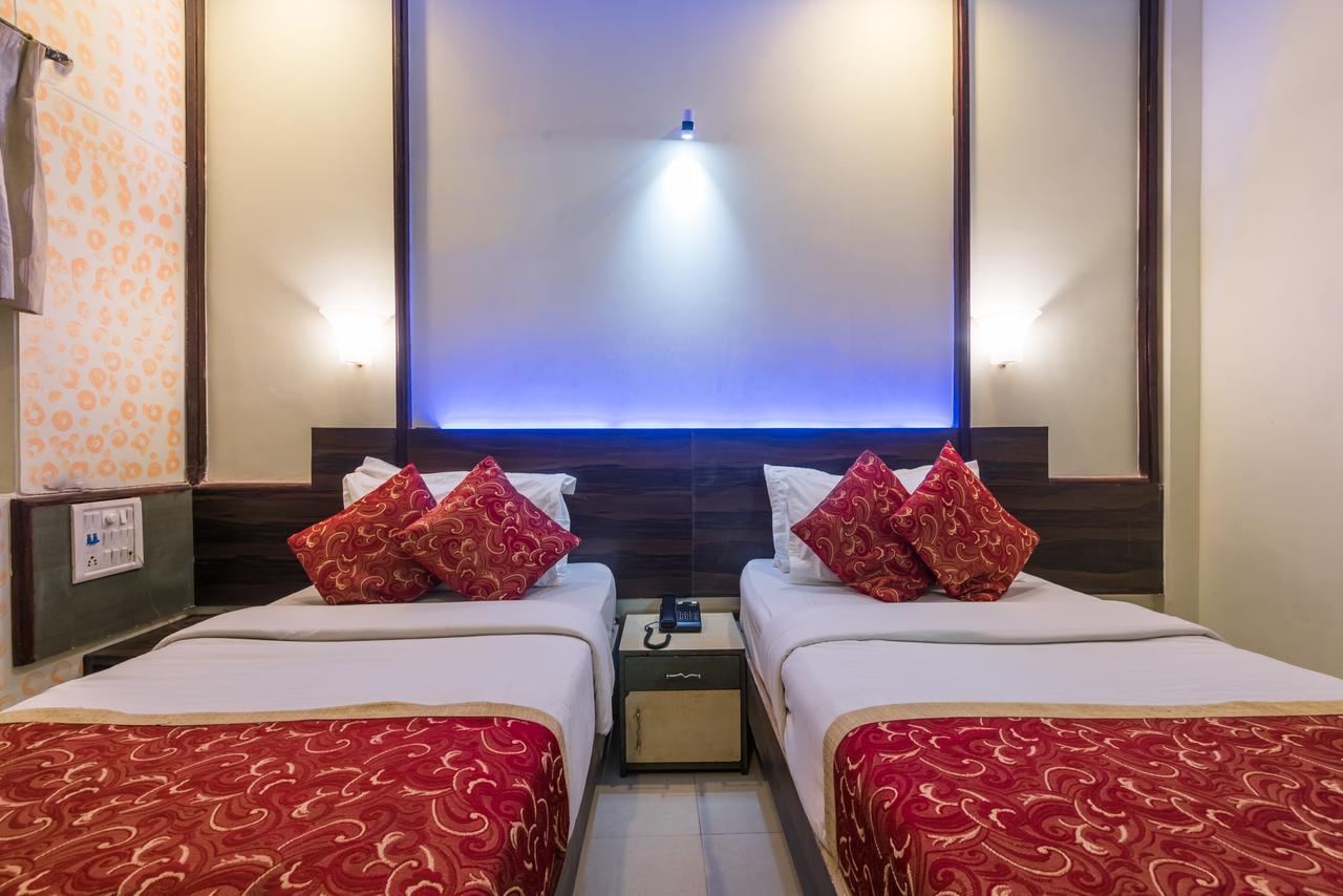 Hotel Panchratna 판벨 외부 사진