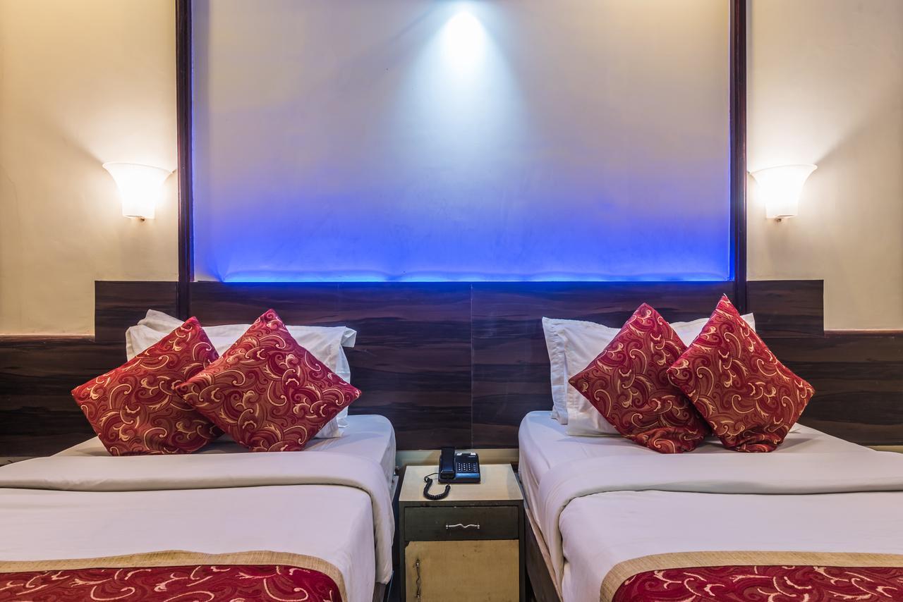 Hotel Panchratna 판벨 외부 사진