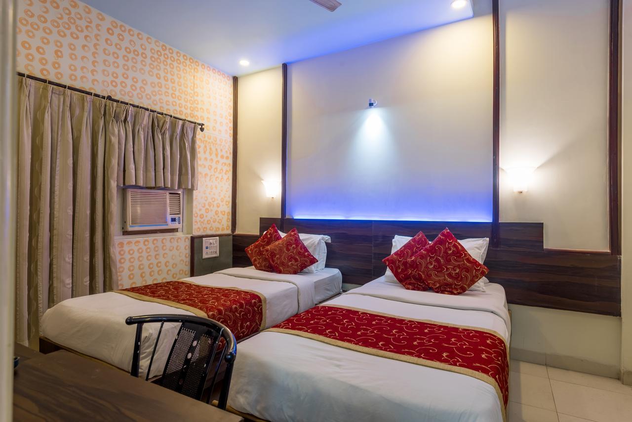 Hotel Panchratna 판벨 외부 사진