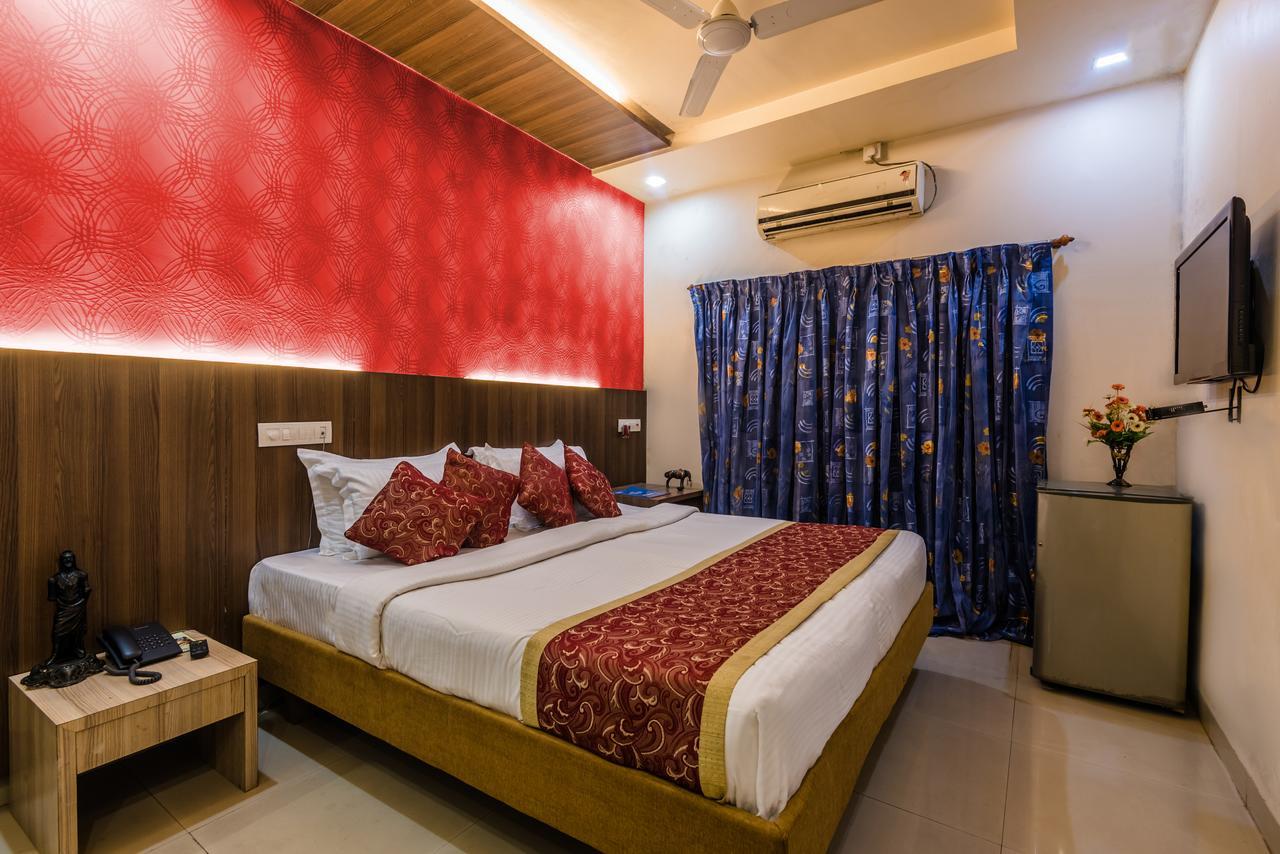 Hotel Panchratna 판벨 외부 사진