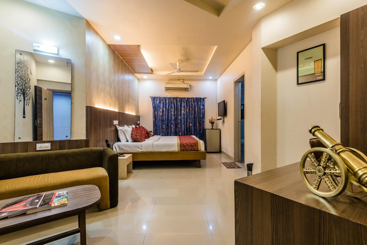 Hotel Panchratna 판벨 외부 사진