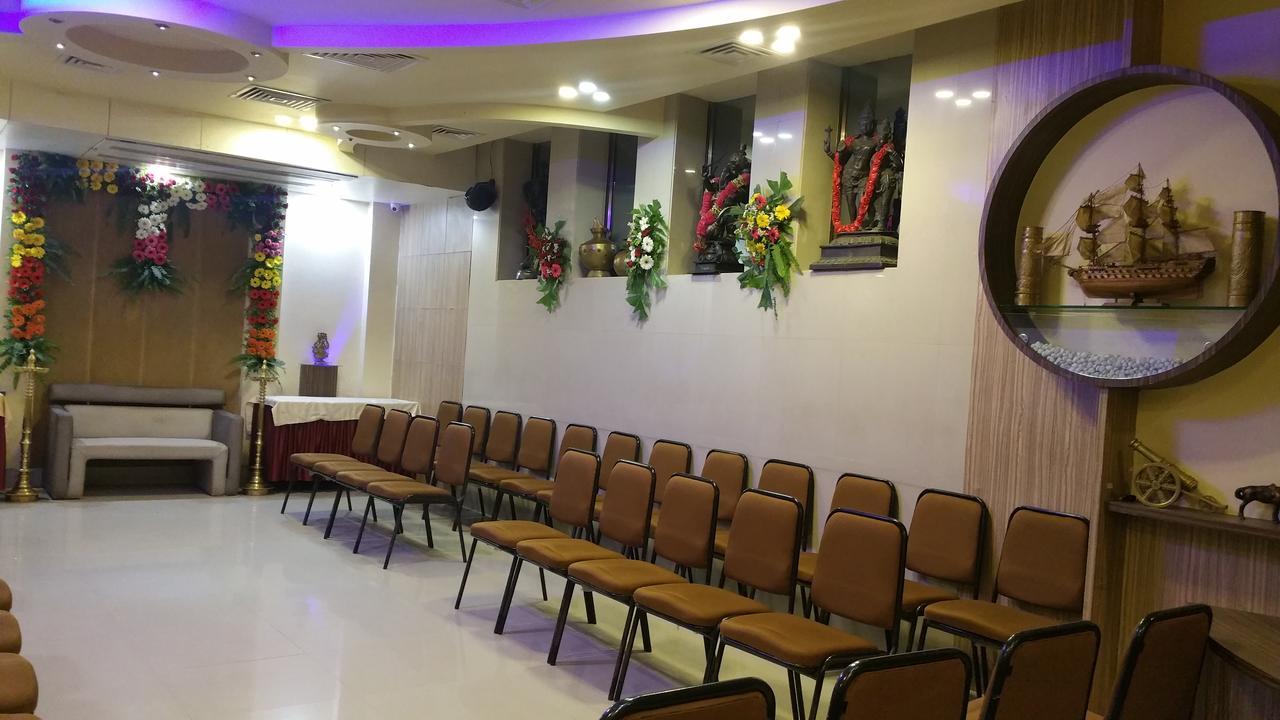 Hotel Panchratna 판벨 외부 사진