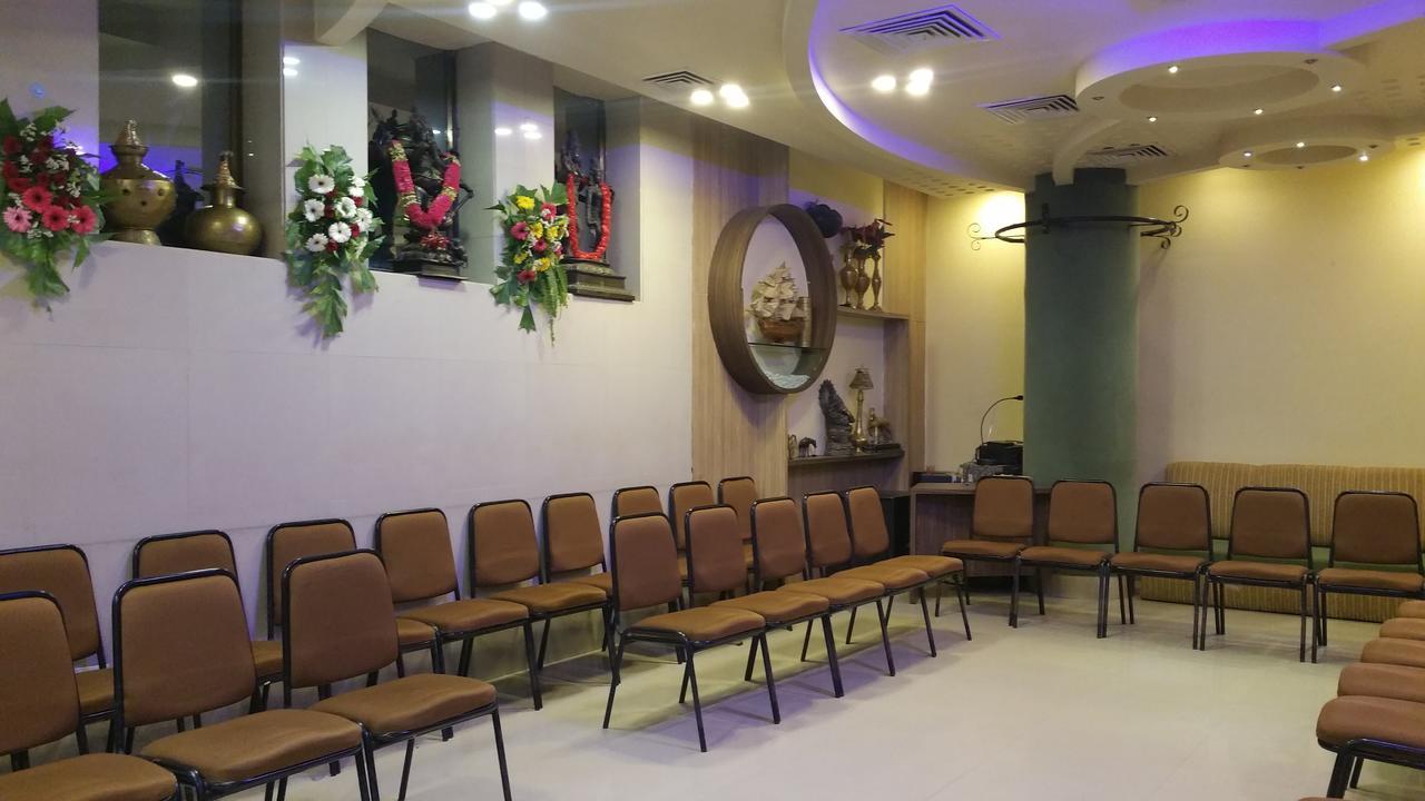 Hotel Panchratna 판벨 외부 사진