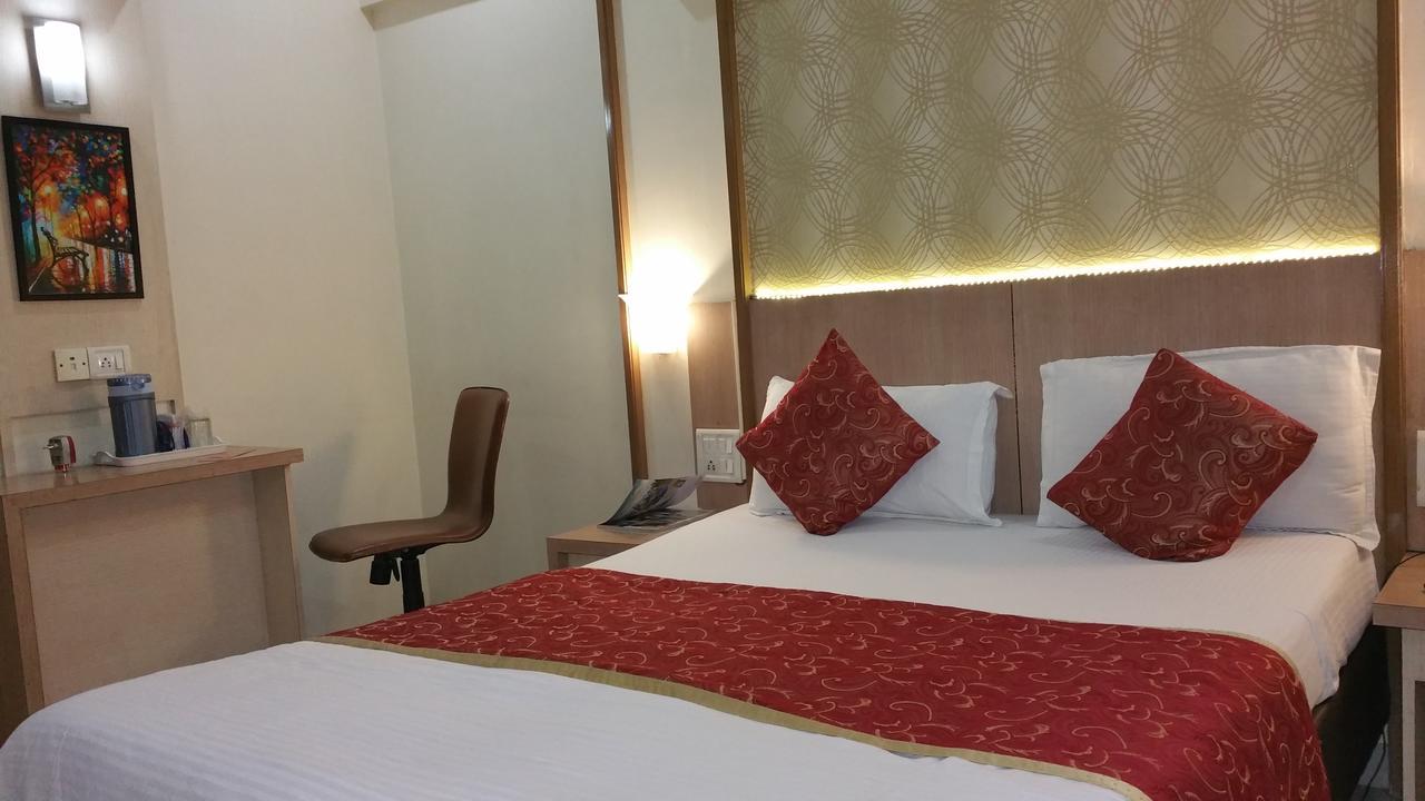 Hotel Panchratna 판벨 외부 사진