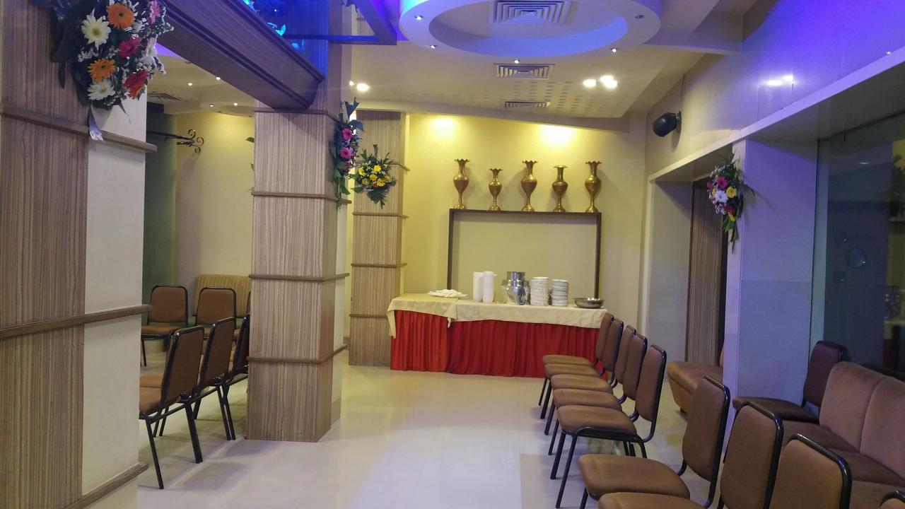 Hotel Panchratna 판벨 외부 사진