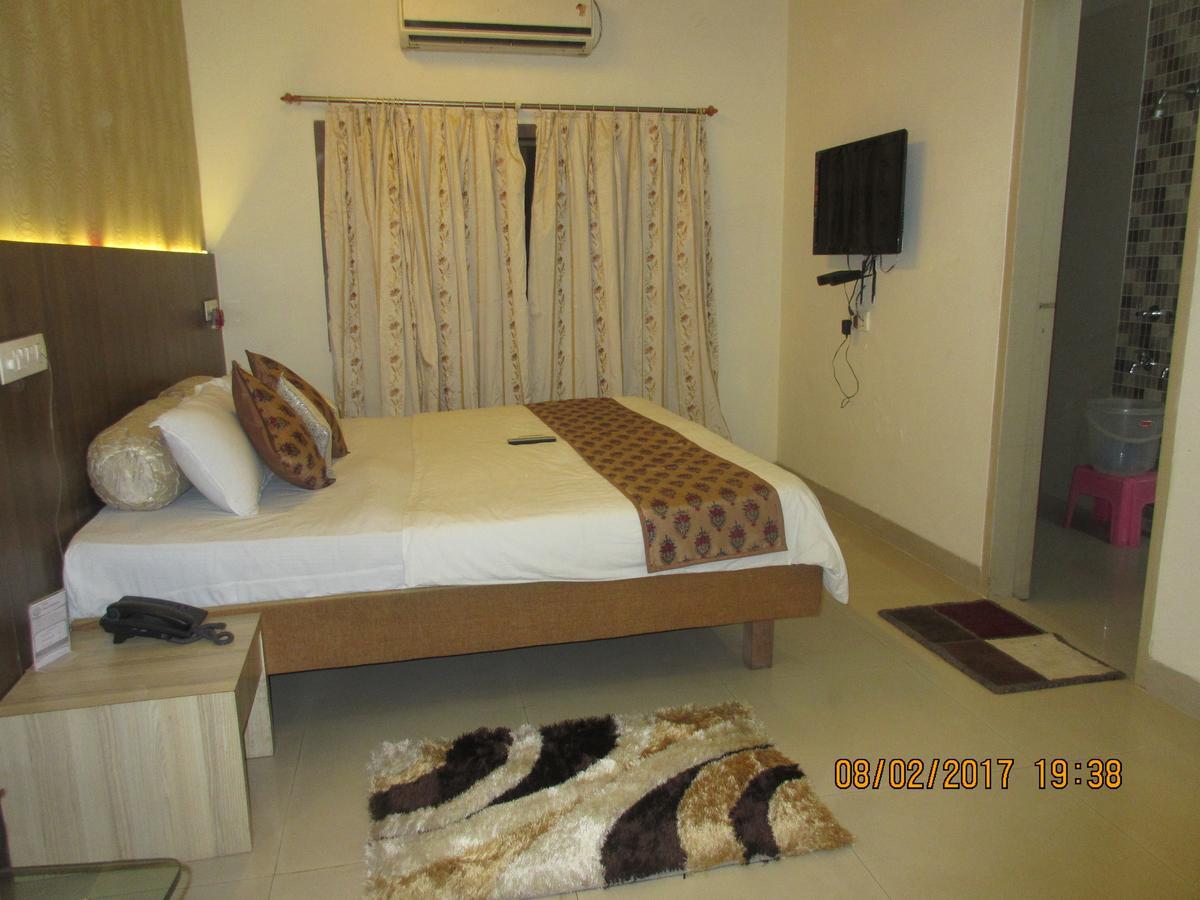Hotel Panchratna 판벨 외부 사진