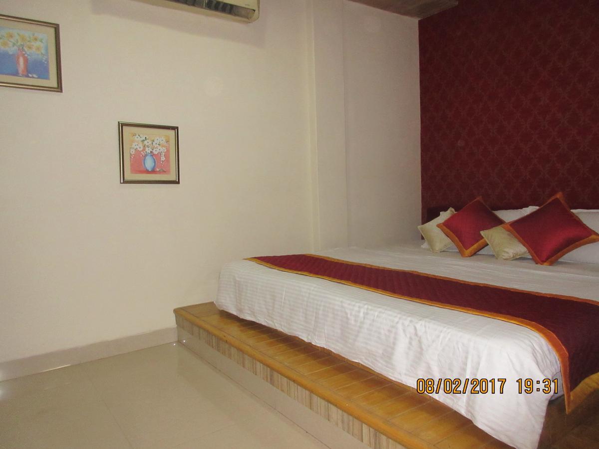 Hotel Panchratna 판벨 외부 사진