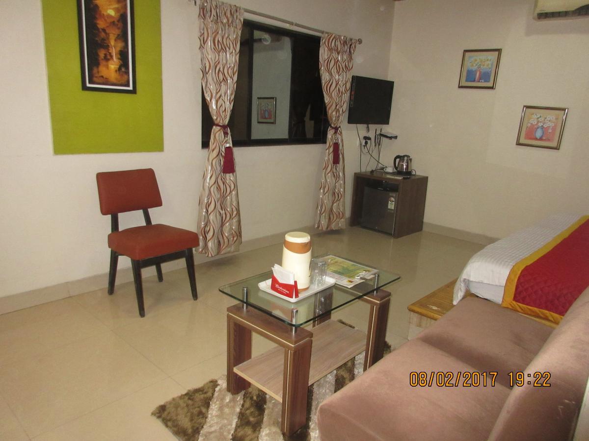 Hotel Panchratna 판벨 외부 사진
