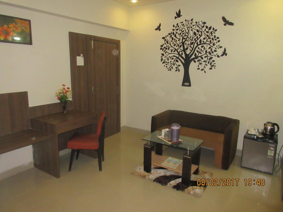 Hotel Panchratna 판벨 외부 사진
