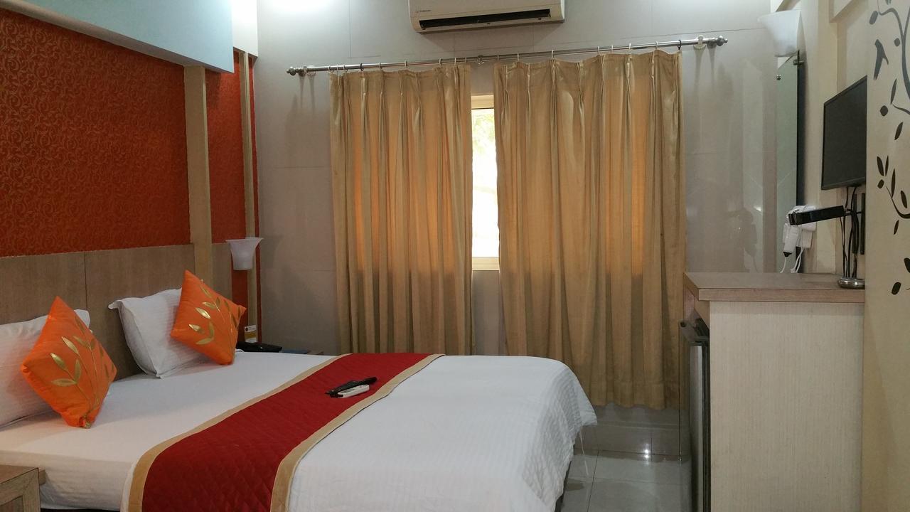 Hotel Panchratna 판벨 외부 사진