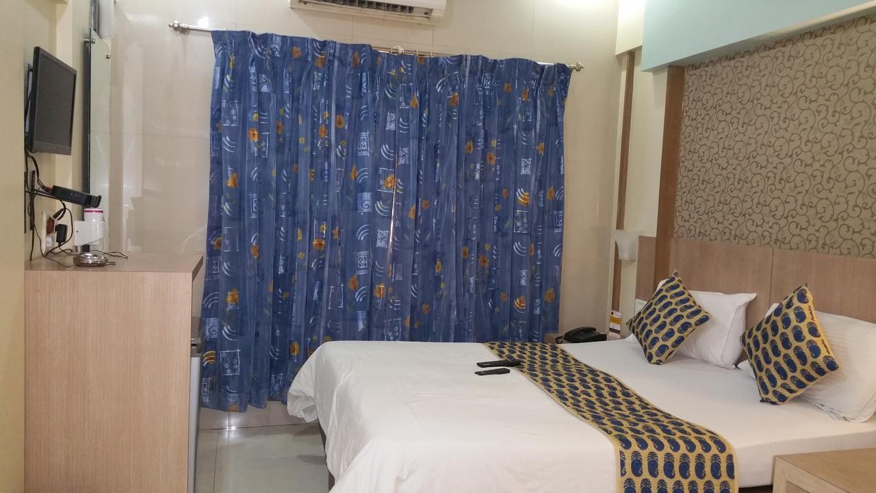 Hotel Panchratna 판벨 외부 사진